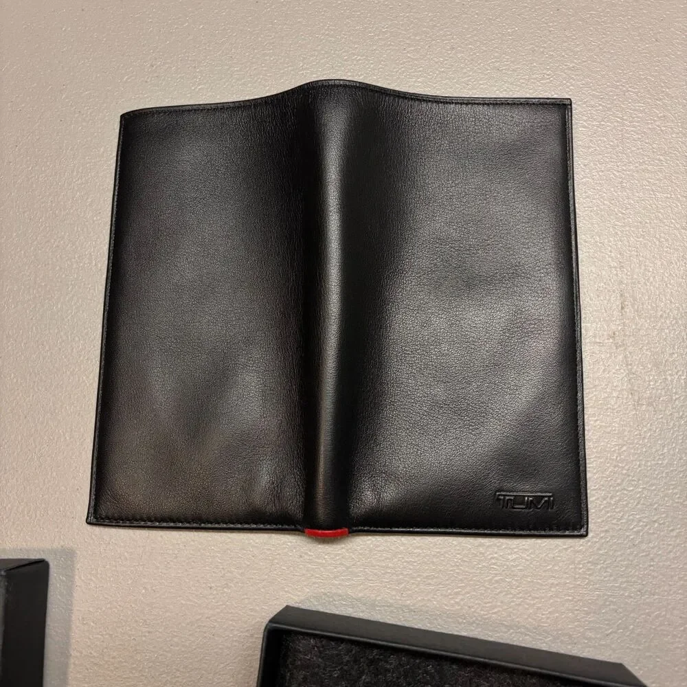 TUMI Global Leather Pocket Wallet with Original Box